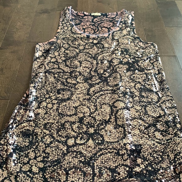 Unique Sequence Top - Picture 4 of 4